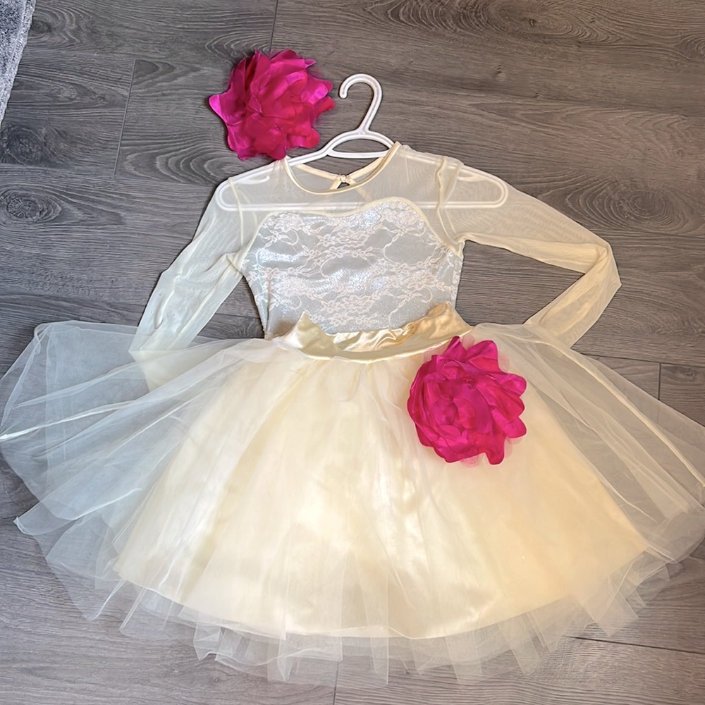 🍁Gorgeous 2 piece costume comes with accent flowers size medium child